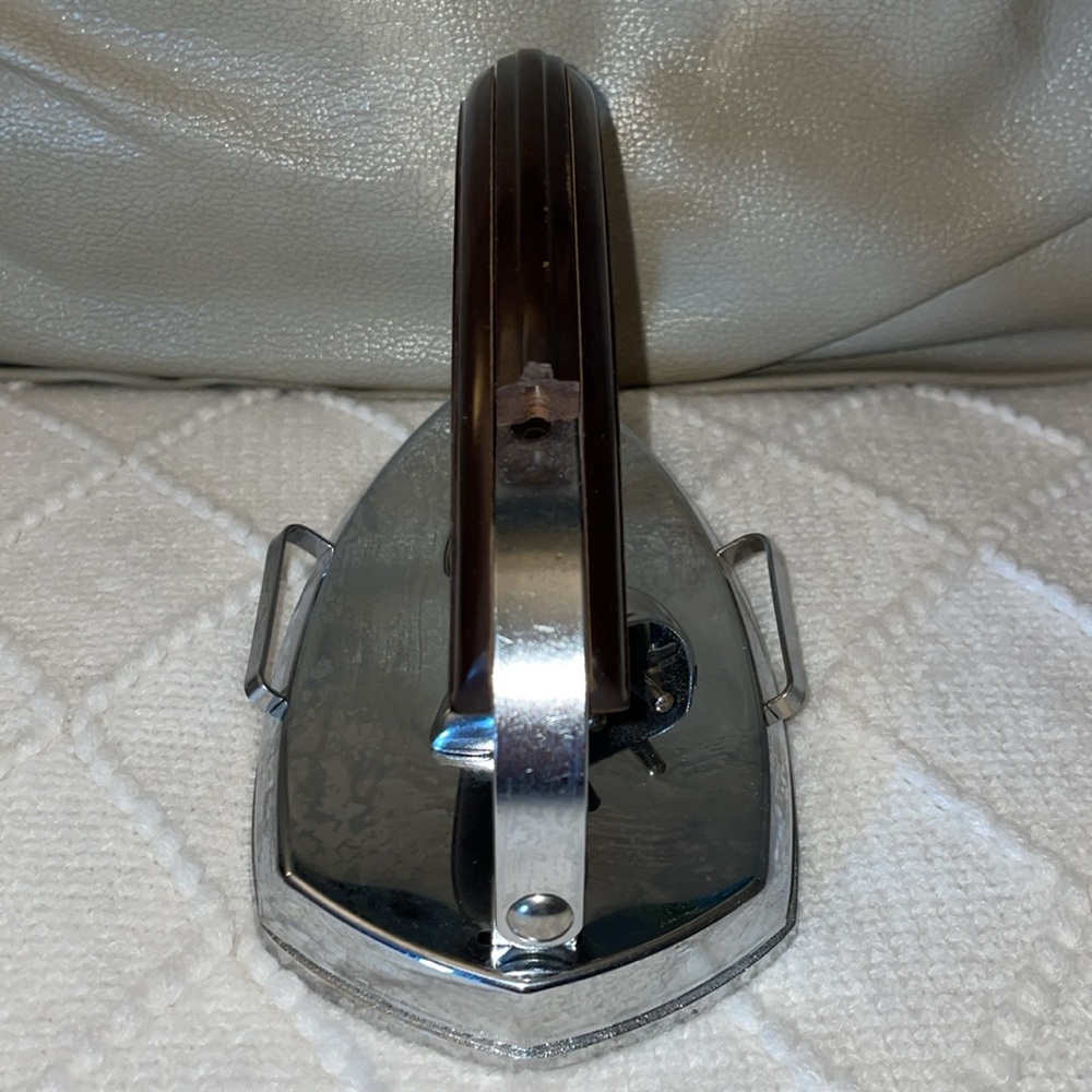Vintage Knapp-Monarch “Gad-A-Bout” Travel Iron. - Picture 4 of 15